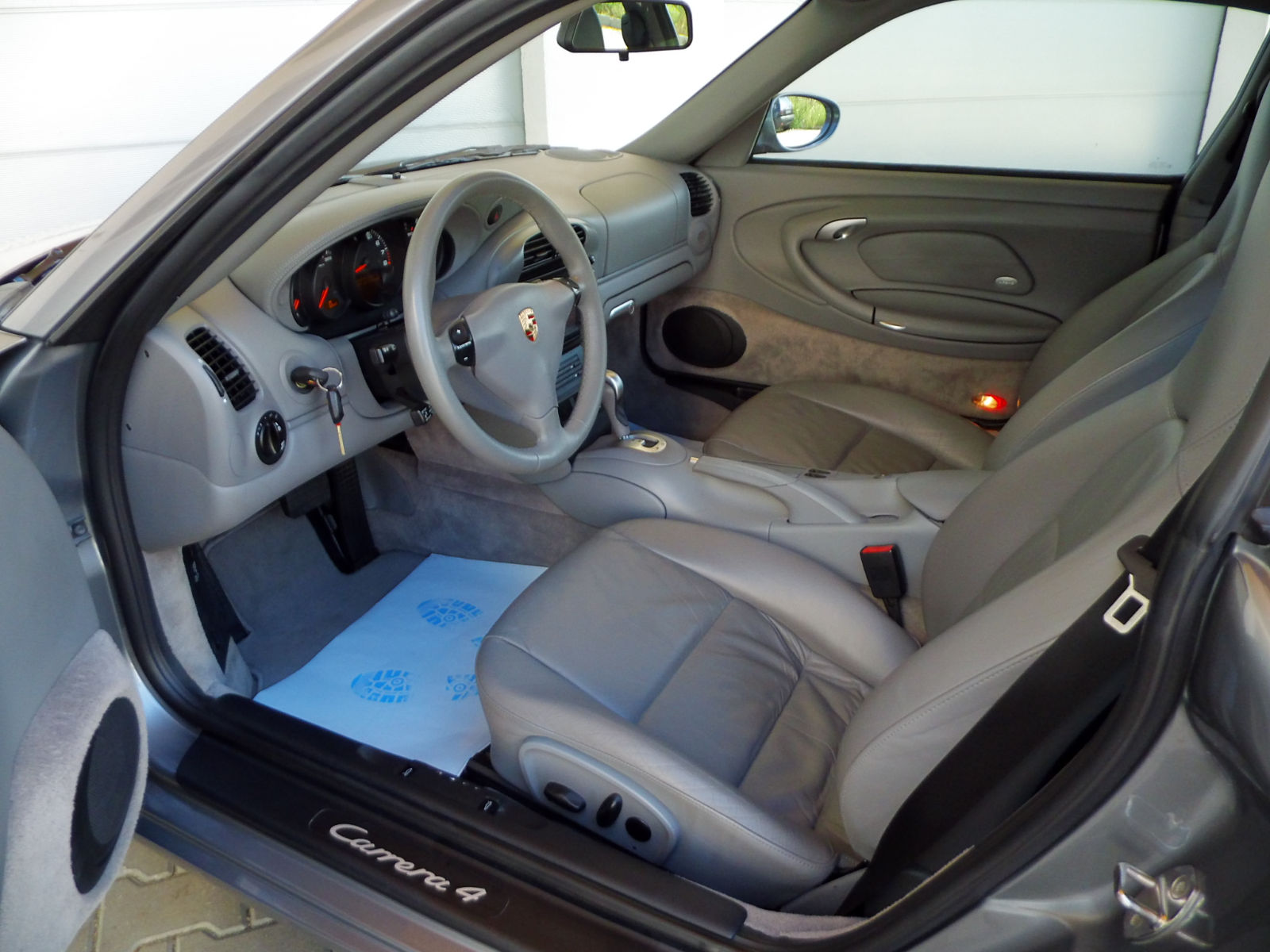 left hand drive PORSCHE 911 996 (01/08/2003) -  